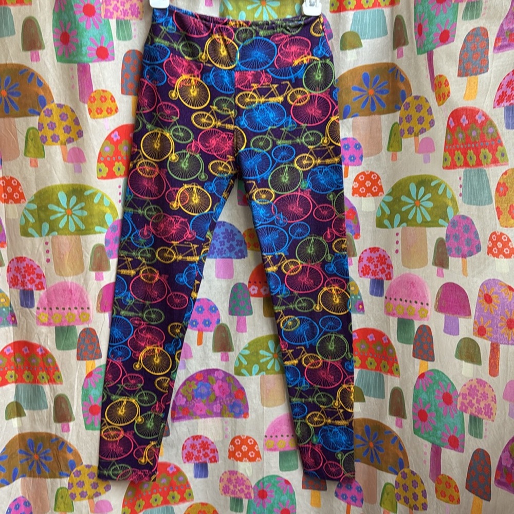 LuLaroe Bicycle Leggings. OS